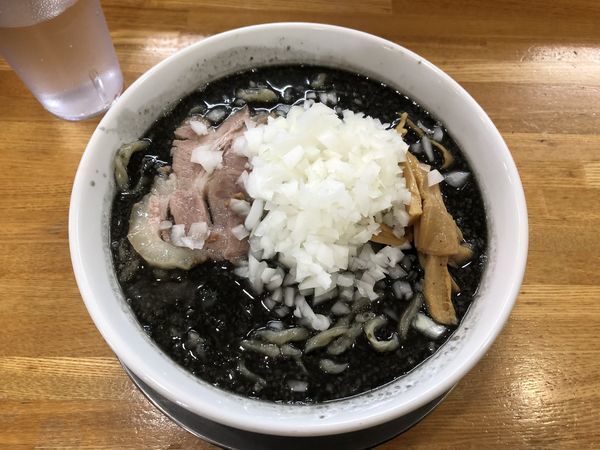 「中華そば味噌 竹炭」@中華そば136の写真