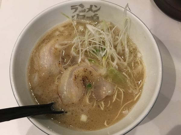 「とんこつラーメン(ノーマル)」@ラーメン海鳴 福岡空港店の写真