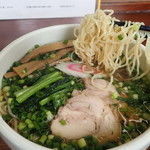 「地鶏ラーメン＋九条ネギ（７５０円）」@すすり屋しんぞうの写真