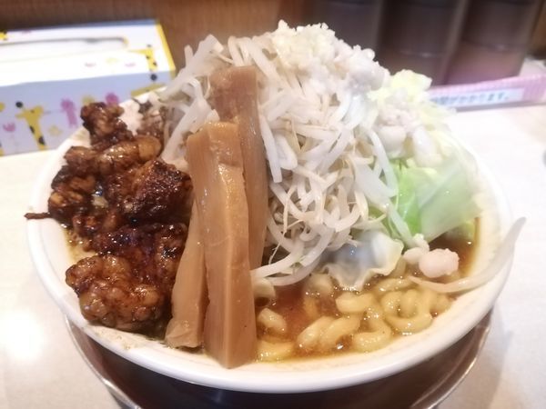 「ぶっかけホ・ル・モ・ン」@DEBU SOBA REPUBLIC 北部市場店の写真