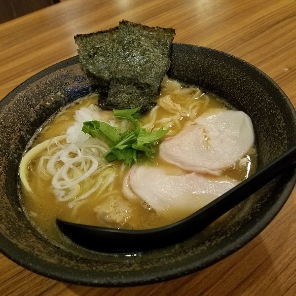 「濃厚鶏骨醤油そば(¥780)」@濃厚鶏そば 麺屋武一 新橋本店の写真