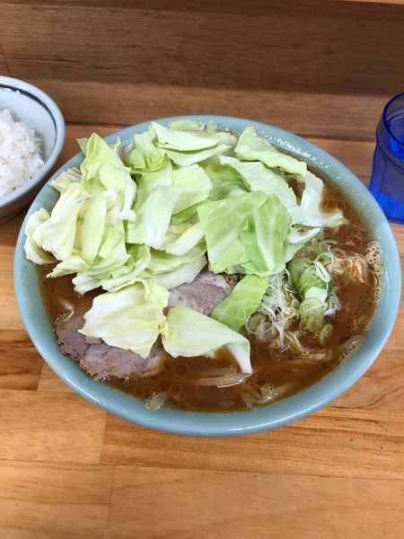 「みそチャーシュー中盛り  濃いめかため  キャベツ  小ライス」@捲り家の写真