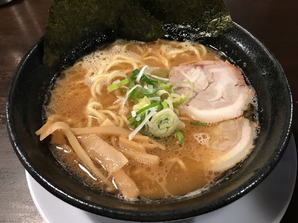 「豚骨醤油  680円」@らぁめん うんじゃらげの写真