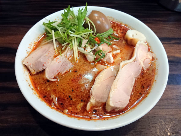 「限定辛コアニ夏+モモタロス+固ゆで玉子」@中華そば 梟の写真