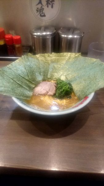 「ラーメン かため トッピング海苔」@横浜家系ラーメン 円満家 大塚店の写真