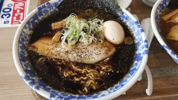 「松本ブラック中華そば　味玉トッピング」@凌駕IDEA イオンモール松本店の写真