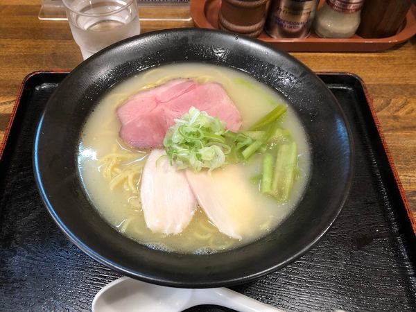 「濃厚塩鶏そば」@らぁ麺 おかむらの写真