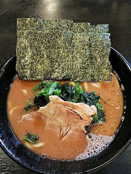 「ラーメン 780円」@横浜家系豚骨醤油極太麺 侍 伏見店の写真