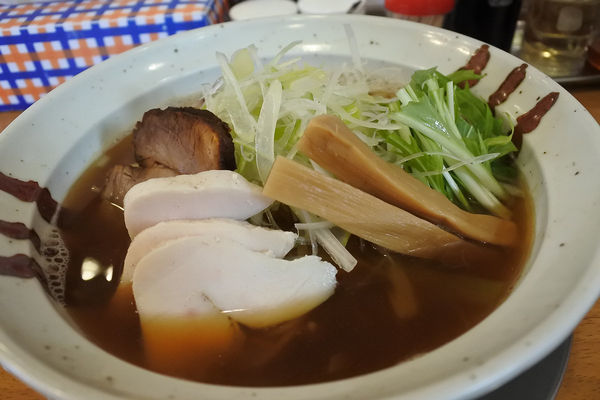 「【限定】裏煮干しら～めん￥７８０＋白ネギ￥５０」@中華そば かずしのの写真