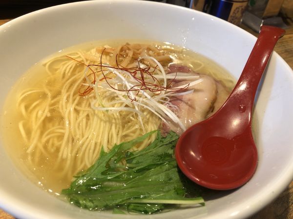 「香彩鶏だし塩らーめん 890円」@麺屋 翔 西新宿本店の写真