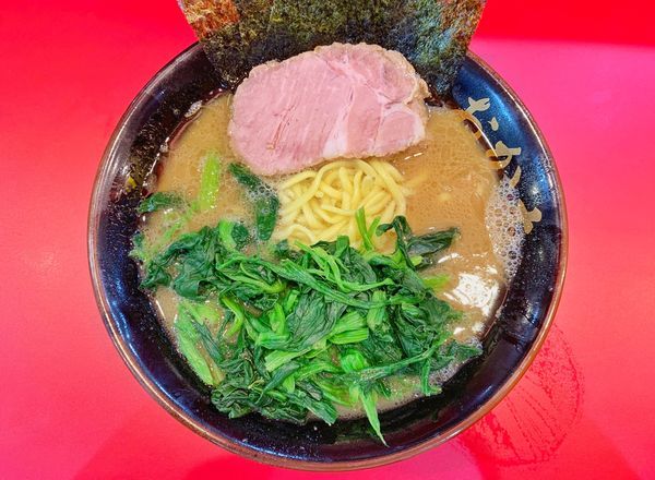 「ラーメン並 ほうれん草増し」@横浜ラーメン おか本の写真