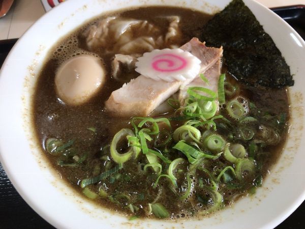 「ラーメン700円＋ワンタン150円＋味玉100円」@東京大勝軒の写真