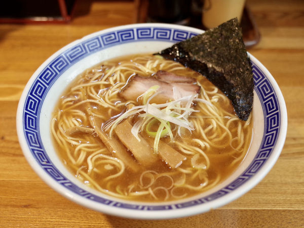 「中華そば…650円　選べるスープは「魚介系」で」@中華そば おかめの写真