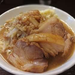 豚ましラーメン(麺少な目)