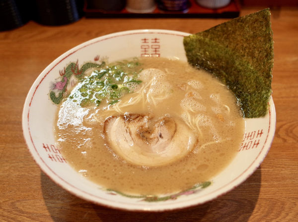 「久留米ラーメン…590円」@元祖とんこつ 久留米ラーメン 山亭の写真