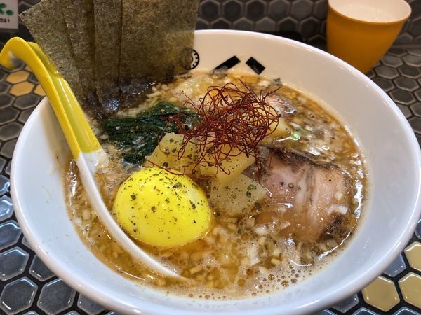「海老塩ラーメンいっぱいん」@パイナップルラーメン屋さん パパパパパインの写真