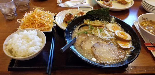 「濃厚ゆきむらラーメン、元気セット、チャーシュー、味玉、辛ネギ。」@こだわりらーめん ゆきむら亭 荒川沖店の写真