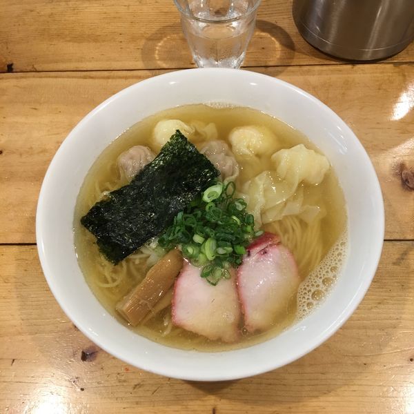 「白出汁特製ワンタン麺」@支那そば 大和 稲荷町本店の写真