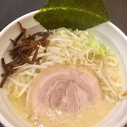 塩とんこつらーめん