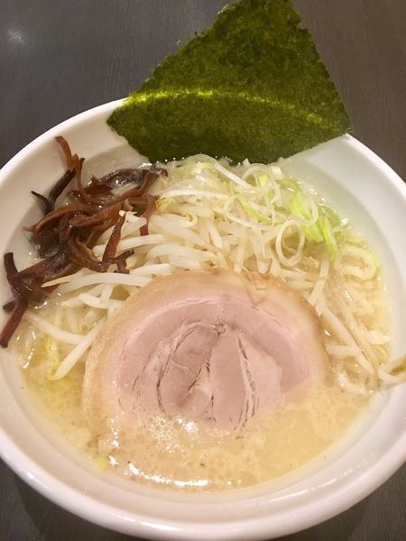 「塩とんこつらーめん」@とんこつらーめん もん吉の写真