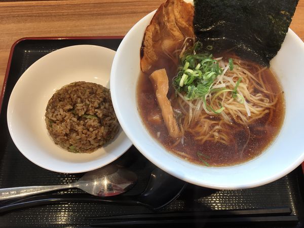 「醤油ラーメン（ミニチャーハンセット）」@都賀西方パーキングエリア下り スナックコーナーの写真