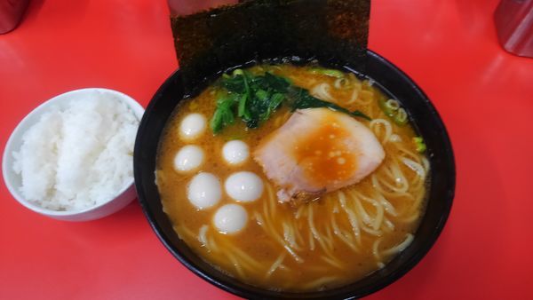 「ラーメン中、小ライス、うずら」@壱六家 上大岡店の写真