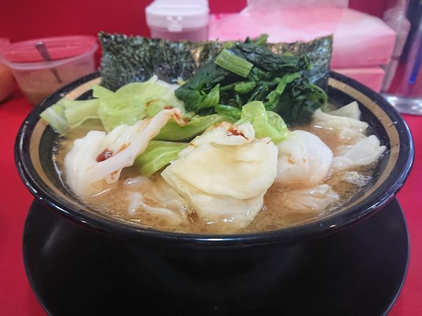 「ラーメン＋キャベツ」@家系ラーメン とらきち家の写真