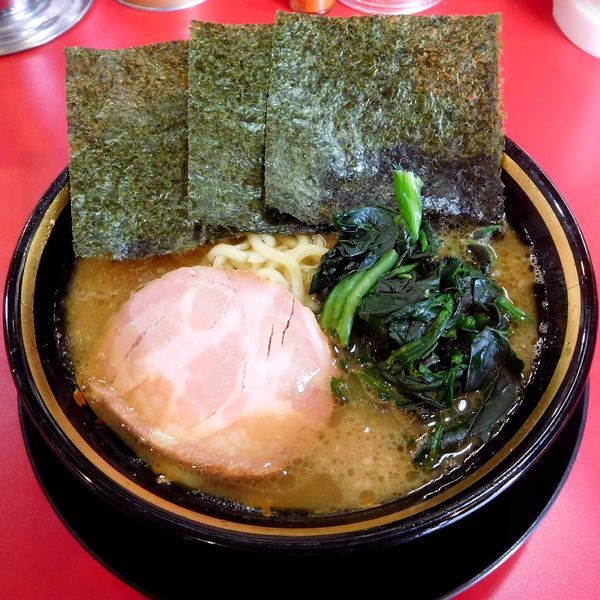 「ラーメン（680円）麺柔らかめ・その他ふつう」@家系ラーメン とらきち家の写真