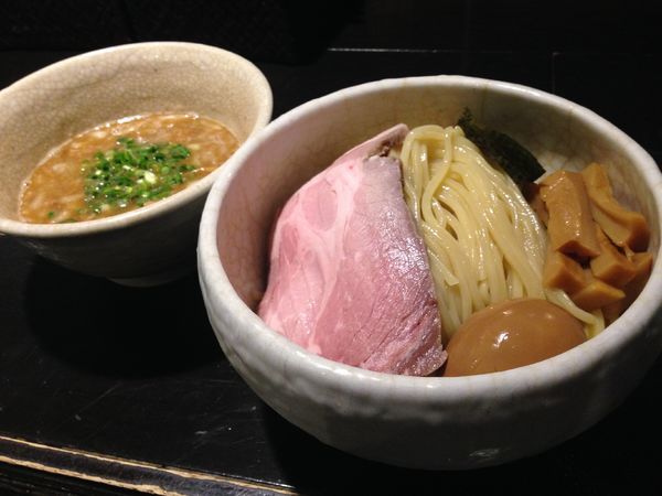 「浸け節そば＋全部」@俺の空 新宿店の写真