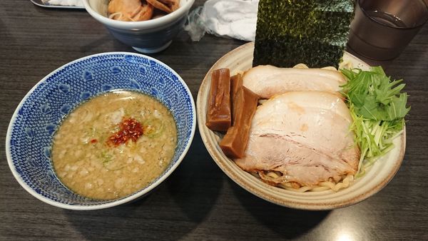 「塩つけ麺（小） 850円 + チャーシュー丼 300円」@ラーメンつけ麺 奔放の写真