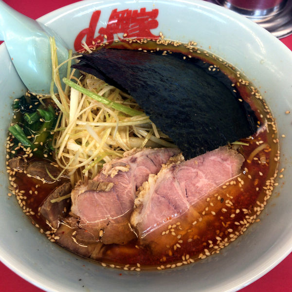「辛味噌ネギラーメン　840円　チャーシュー」@ラーメン山岡家 太田店の写真