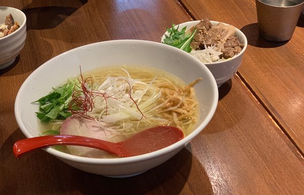 「香彩鷄だし塩ラーメン＋煮豚飯」@麺屋 翔 品川店の写真