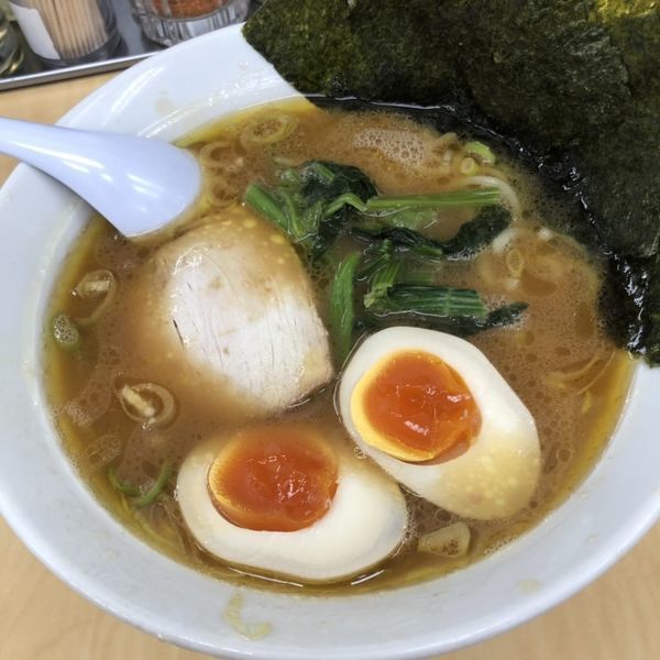 「豚骨醤油ラーメン」@ら〜めんぎょうてん屋GOLD 東名厚木店の写真