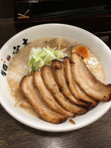 「背脂チャーシュー麺」@背脂らーめん 宮本 西池袋店の写真