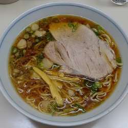 中華そば（600円）＋焼き餃子4個（230円）