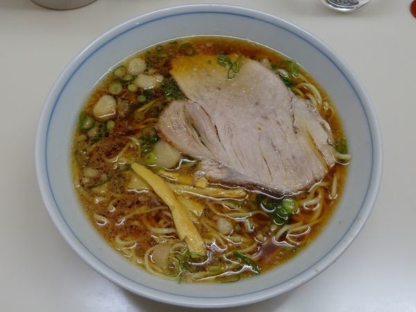 「中華そば（600円）＋焼き餃子4個（230円）」@朱華園の写真