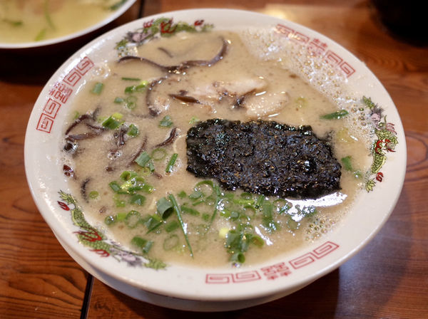 「豚骨ラーメン…600円」@じらい亭の写真