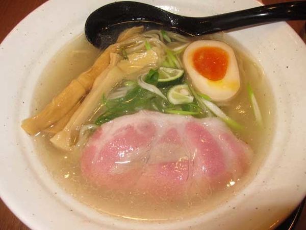 「鯛塩らーめん　900円（限定）」@麺処直久 新橋店の写真