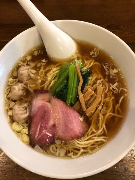 「醤油ワンタン麺 3個」@らーめん穀雨の写真