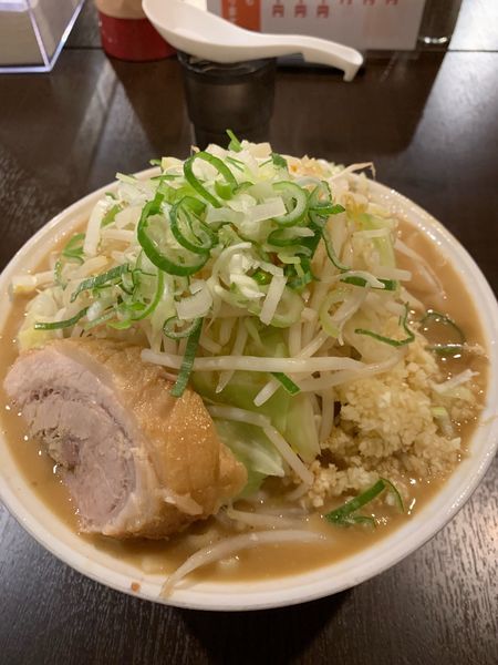 「ラーメン豚一切れ 特盛」@ちばから 渋谷道玄坂店の写真