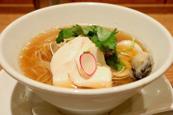 「蛤と牡蠣の醤油SOBA」@銀座 篝 ルクア大阪店の写真