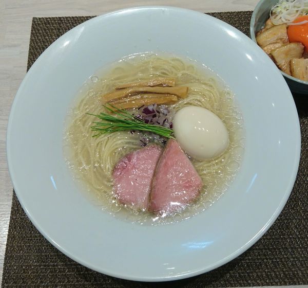 「味玉中華蕎麦＜塩＞＋吊るし焼きバラ丼」@宍道湖しじみ中華蕎麦 琥珀 東京本店の写真