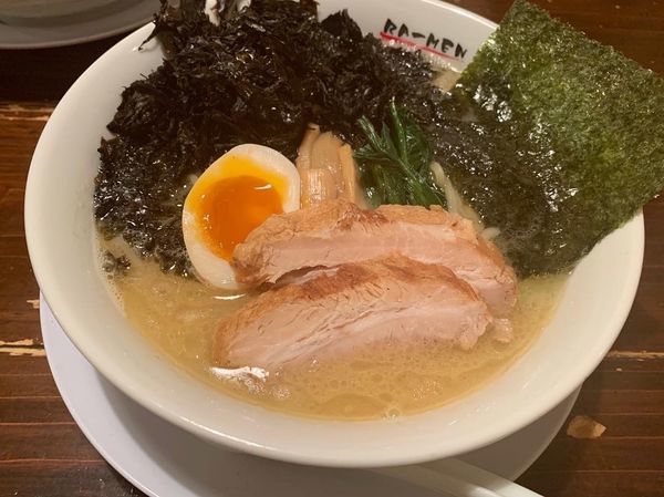 「豚骨らーめん」@RA-MEN OGIKAWA 亀田店の写真