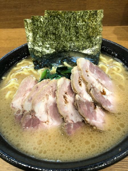 「チャーシュー麺中盛1000円、硬め濃いめ」@横浜ラーメン 弐七家 弥生台店の写真