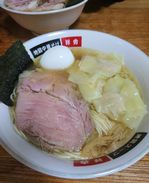 「エビ入りワンタン麺 地鶏の煮玉子」@地鶏中華そば 祥秀の写真