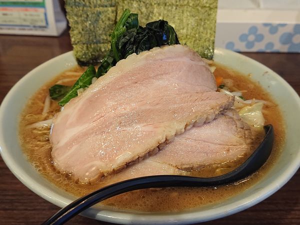 「831ラーメン(太麺、TOPチャーシュー)」@831家 和田店の写真