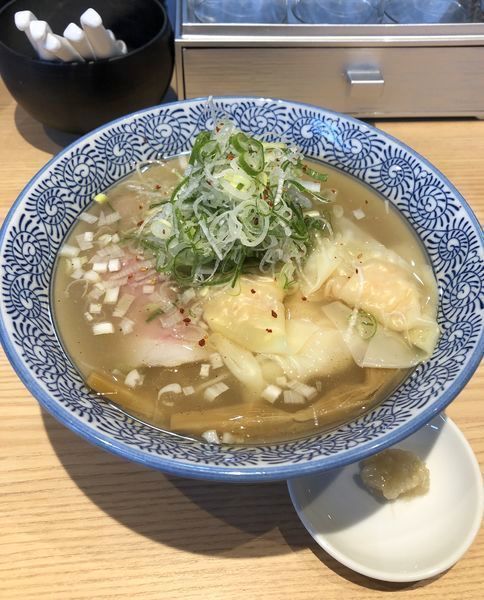 「雲呑塩蕎麦¥1000＆葱増し無料」@初代葱寅 御茶ノ水店の写真