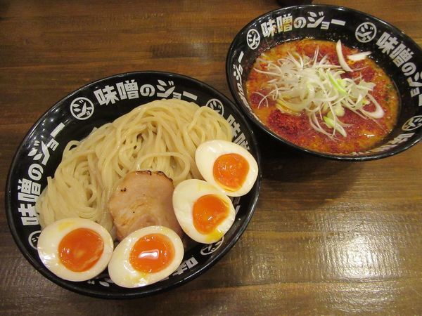 「ファイヤーつけ麺（８４０円）＋大盛１００円＋味玉１００円」@味噌のジョーの写真