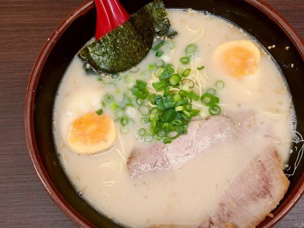 「博多ラーメン＋味付玉子」@博多ラーメン 長浜や 青物横丁店の写真