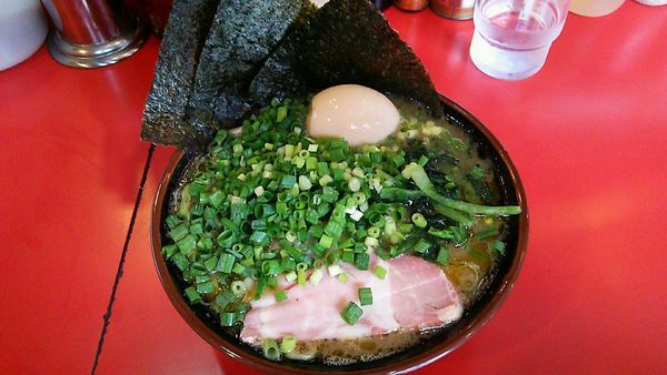 「味玉ラーメン+青ねぎ」@どんとこい家の写真
